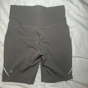 LULULEMON SHORT WOMAN, SIZE 10, hight rise